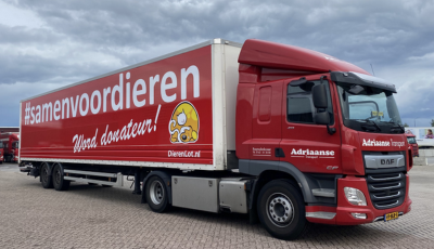 Adriaanse Transport met #samenvoordieren trailer