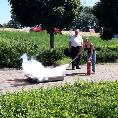 Brand wordt geblust door vrouw