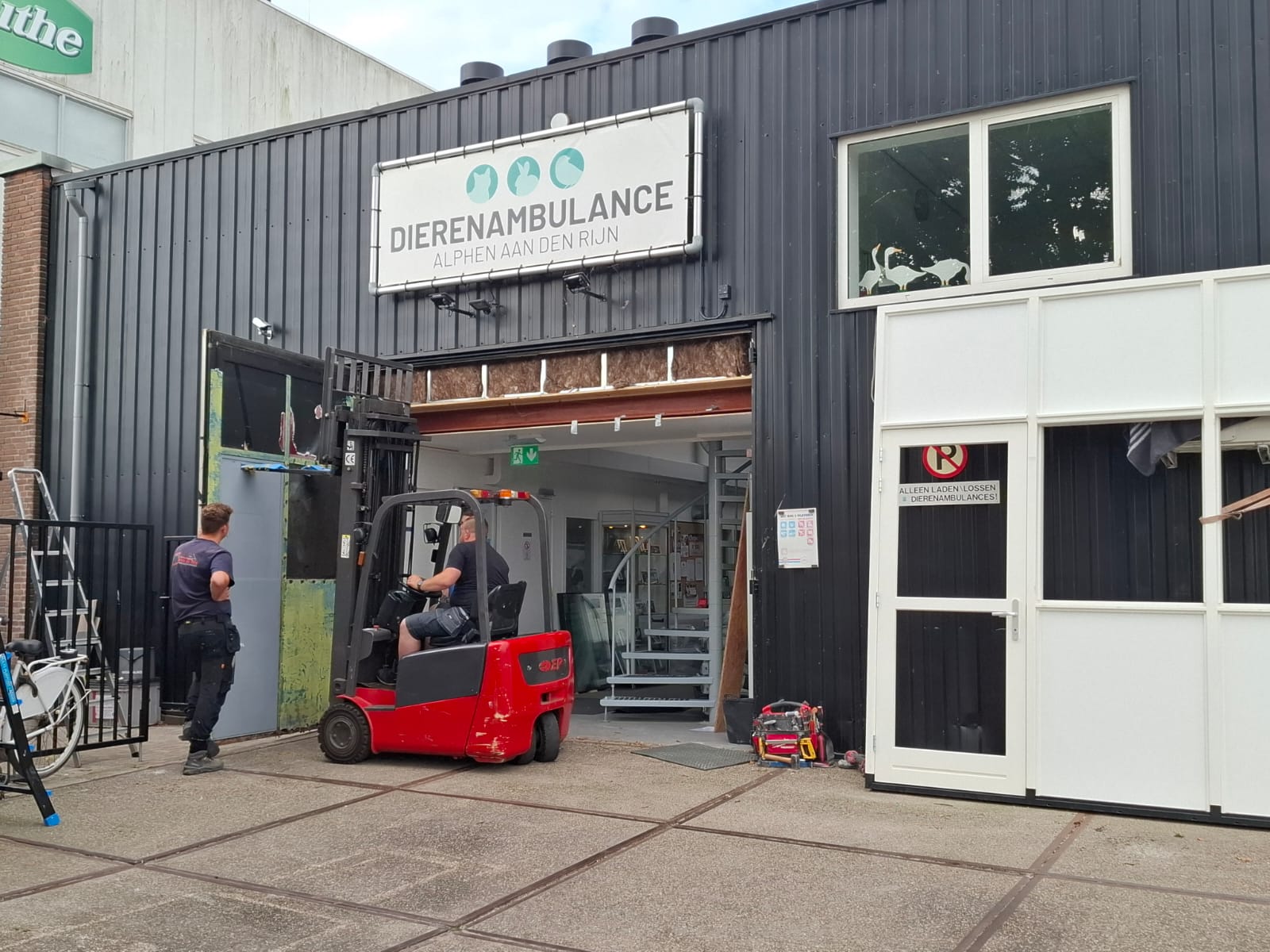 Nieuwe voorkant pand voor DA Alphen a/d Rijn