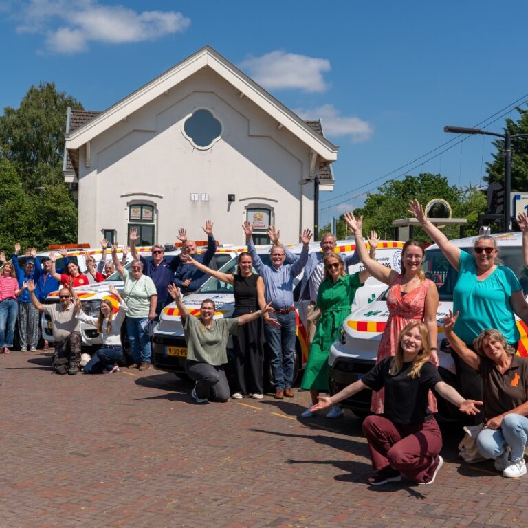 Uitreiking ambulances Stichting Dierenlot